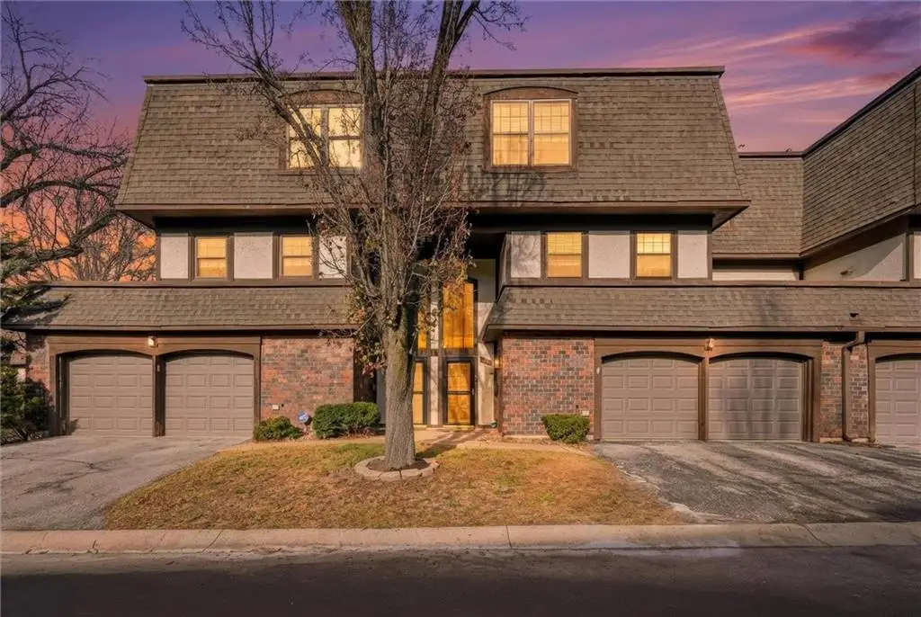 10203 Cedarbrooke Lane, Kansas City, MO 64131 - Image #1