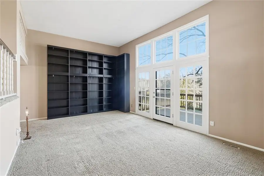 10203 Cedarbrooke Lane, Kansas City, MO 64131 - Image #3