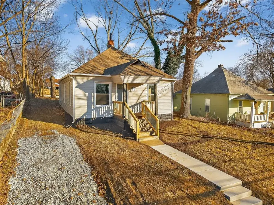 127 S Neconi Avenue, Bonner Springs, KS 66012 - Image #2