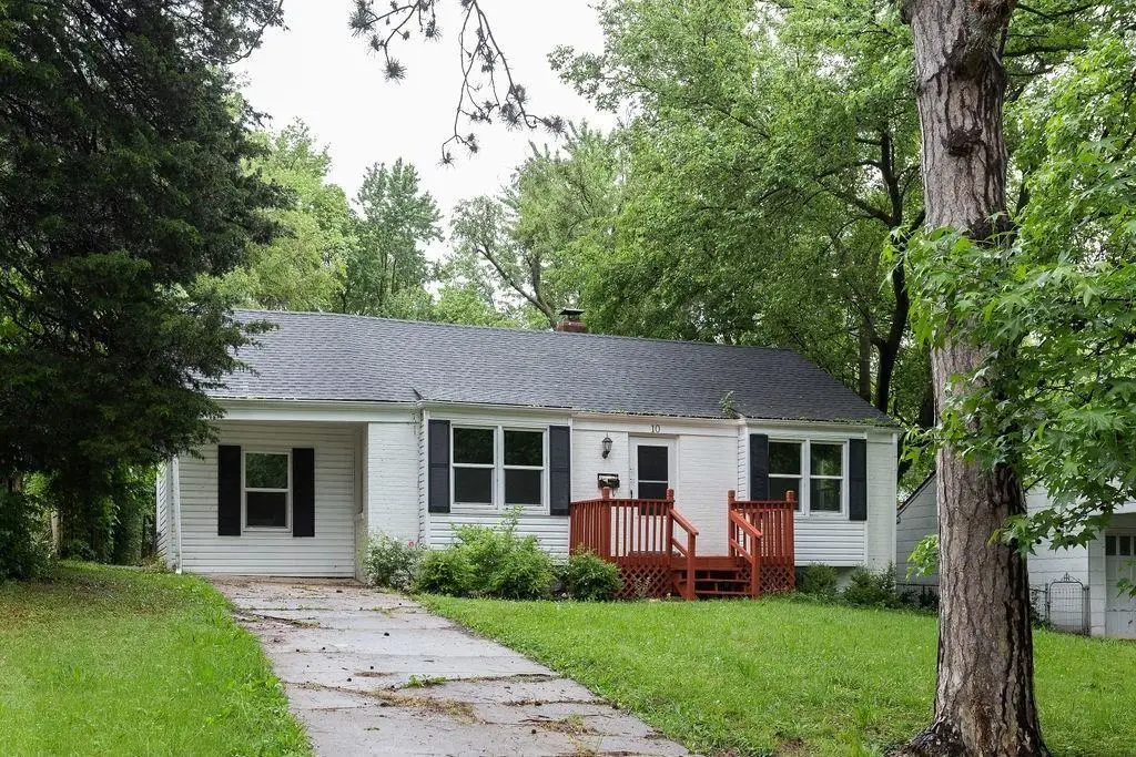 10 E Pocahontas Lane, Kansas City, MO 64114 - Image #1