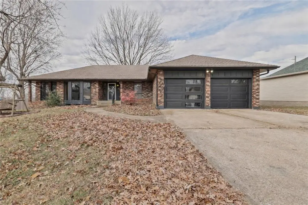 805 NE 2nd Street, Blue Springs, MO 64014 - Image #1
