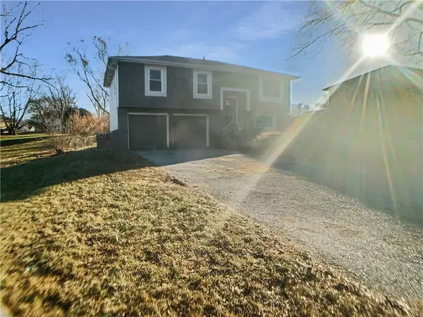 1101 W Elm Terrace, Olathe, KS 66061