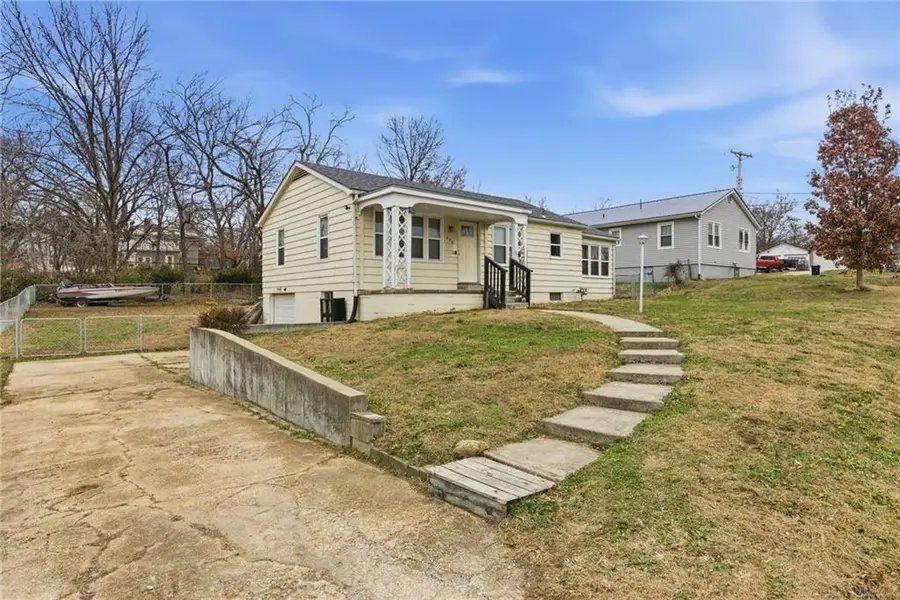 506 E Wimer Street, Knob Noster, MO 65336 - Image #2