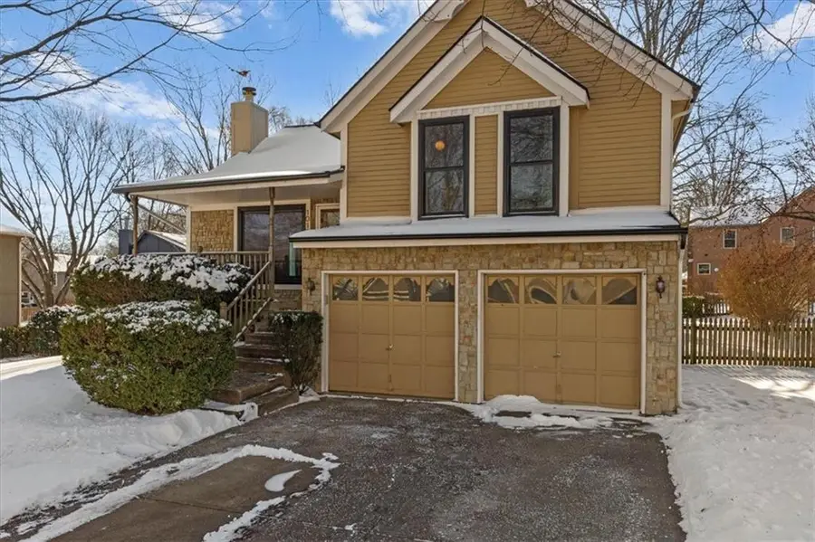 1019 E New London Drive, Olathe, KS 66061 - Image #2