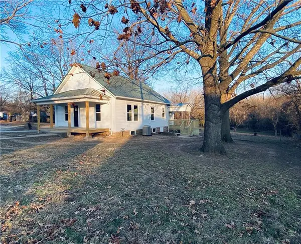 715 Pine Street, Sweet Springs, MO 65351