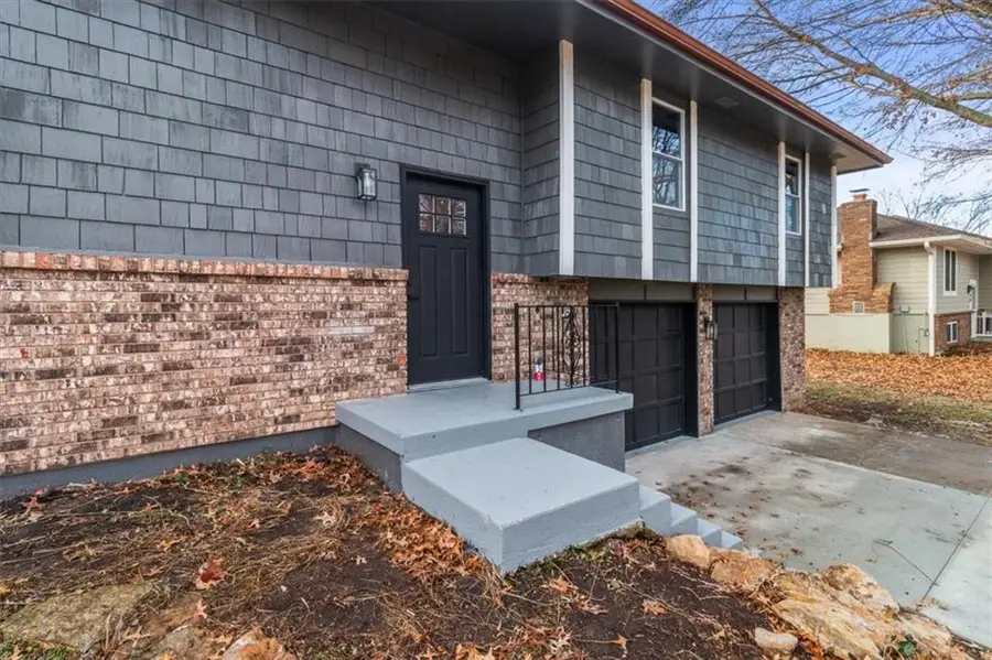 504 NW Chateau Drive, Blue Springs, MO 64014 - Image #3