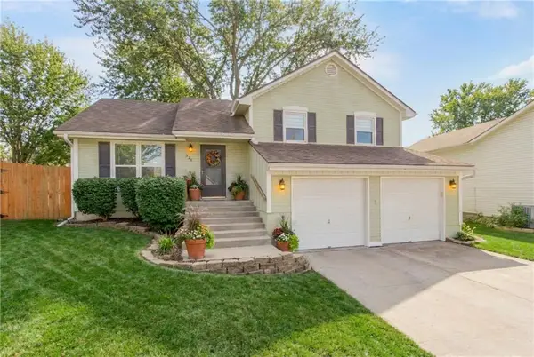 321 SE Greystone Drive, Lee's Summit, MO 64063