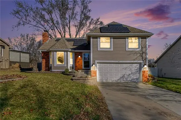 716 NE Thames Drive, Lee's Summit, MO 64086