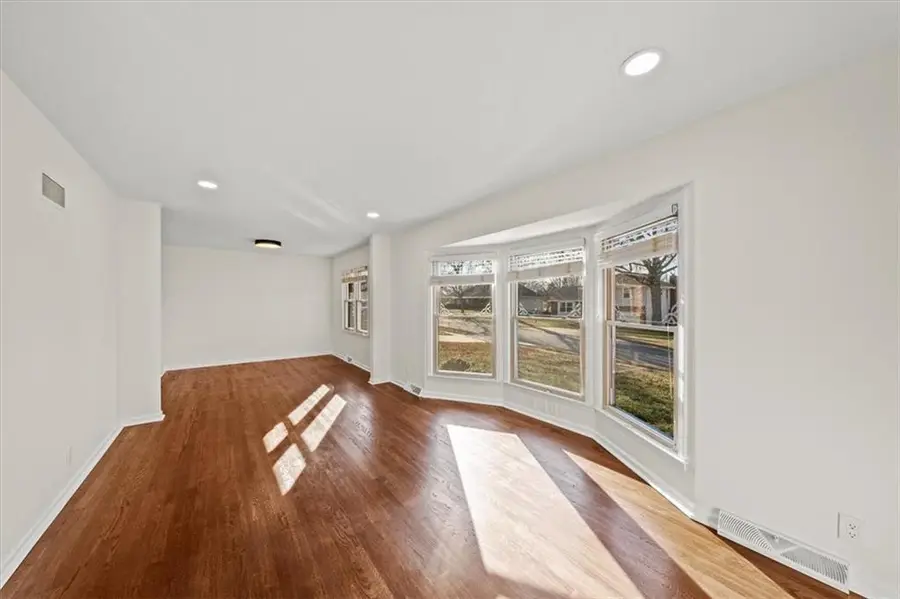 6805 N Wayne Avenue, Kansas City, MO 64118 - Image #3