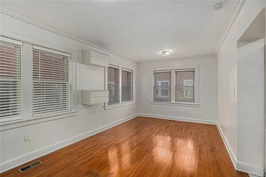 317 E 43rd Street #1E, Kansas City, MO 64111 - Image #3