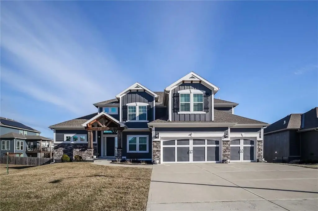 10423 N Chelsea Avenue, Kansas City, MO 64156 - Image #1