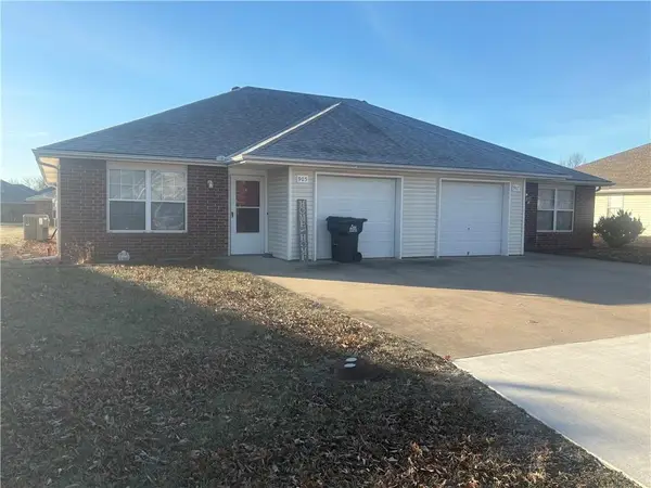 905/907 NW Willow Drive, Grain Valley, MO 64029