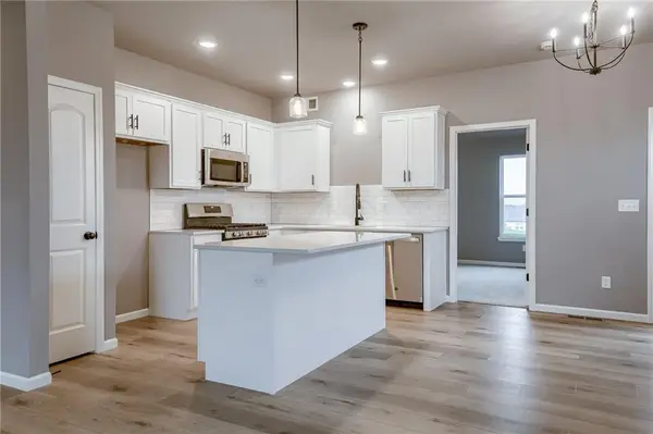 18400 W 205th Street, Spring Hill, KS 66083