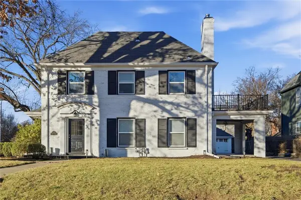 7051 Ward Parkway, Kansas City, MO 64113