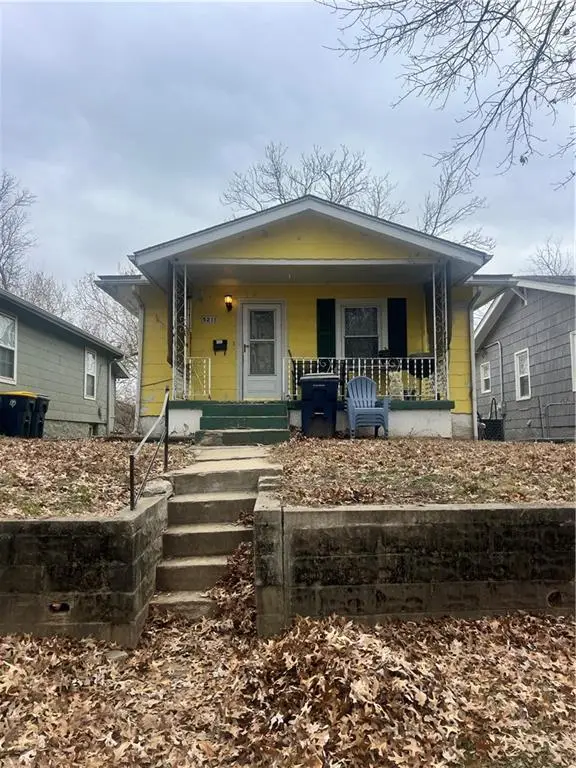 5211 Gladstone Boulevard, Kansas City, MO 64123