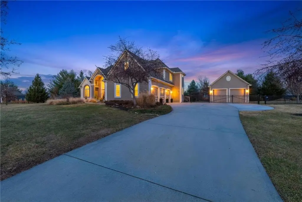 18125 Windsor Drive, Stilwell, KS 66085 - Image #1