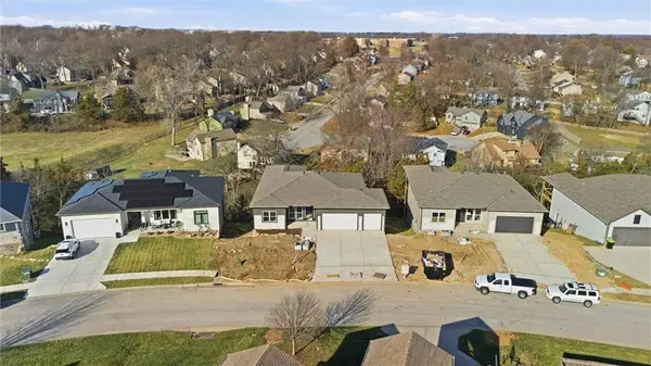 1412 NE Ernest Way, Lee's Summit, MO 64086