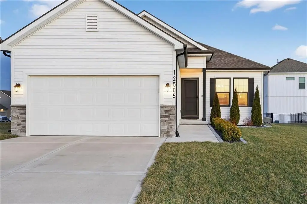12505 S Woodlawn Drive, Lees Summit, MO 64086 - Image #1