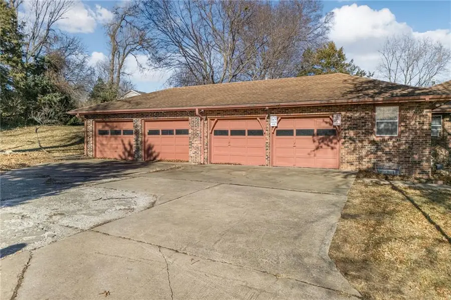 1910 S 28th Street, Saint Joseph, MO 64507 - Image #3