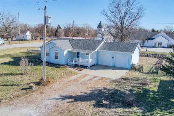 101 Frisco Street, Paola, KS 66071