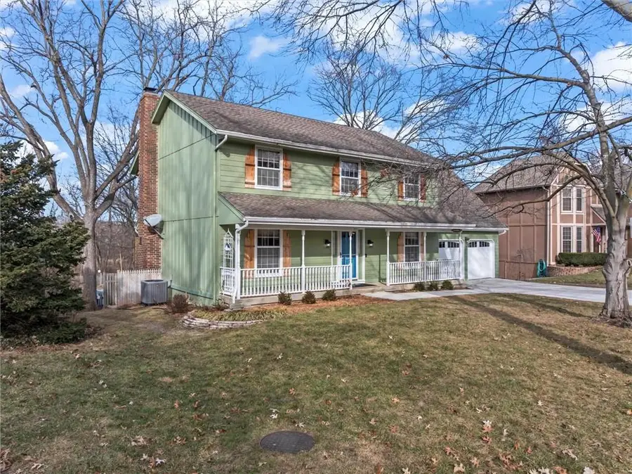 16318 W Briarwood Court, Olathe, KS 66062 - Image #2