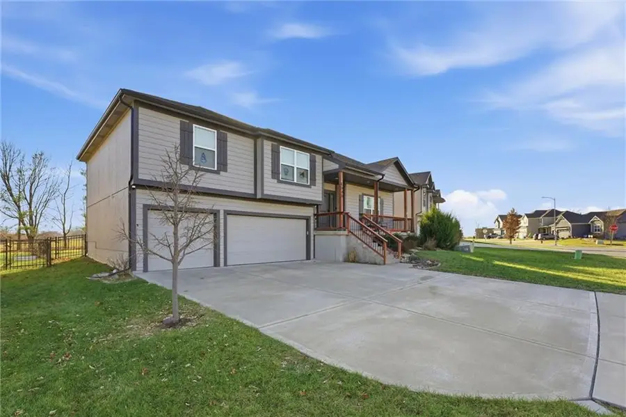 606 SE Colonial Drive, Blue Springs, MO 64014 - Image #3