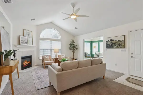 923 NE Devon Drive, Lee's Summit, MO 64064