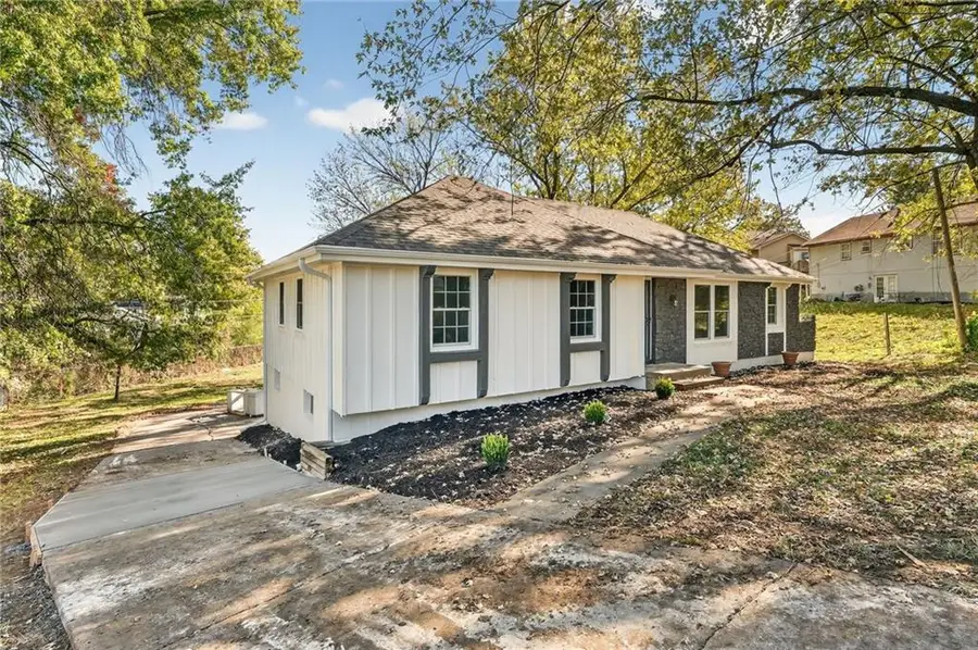 9825 Potter Circle, Kansas City, MO 64134 - Image #2