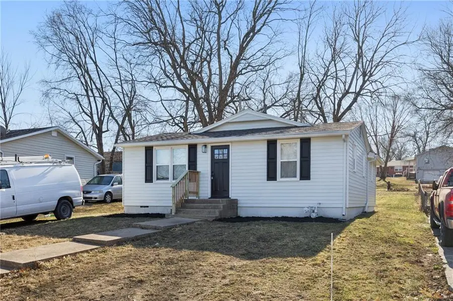 705 E Shady Lane, Harrisonville, MO 64701 - Image #2