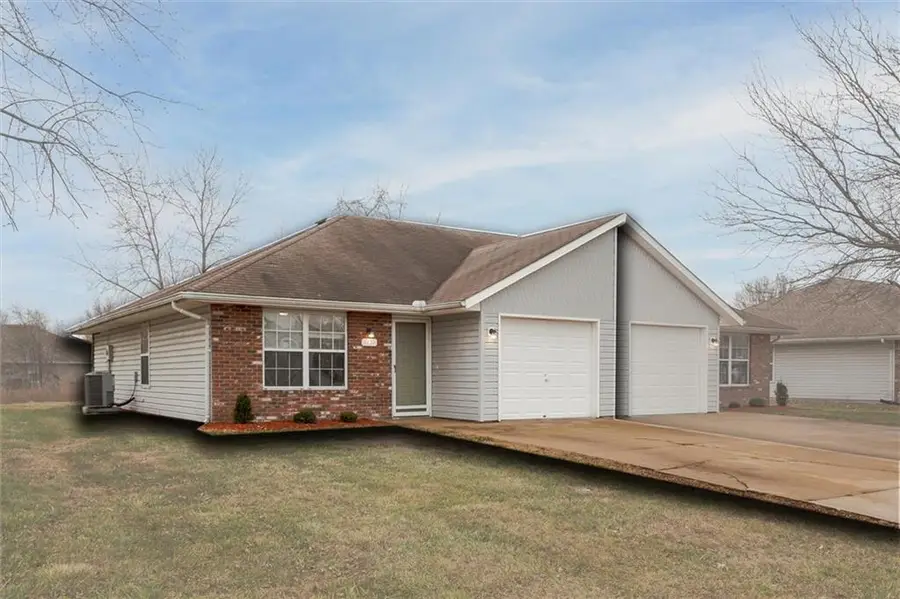 1121 SW Ephraim Drive, Grain Valley, MO 64029 - Image #2