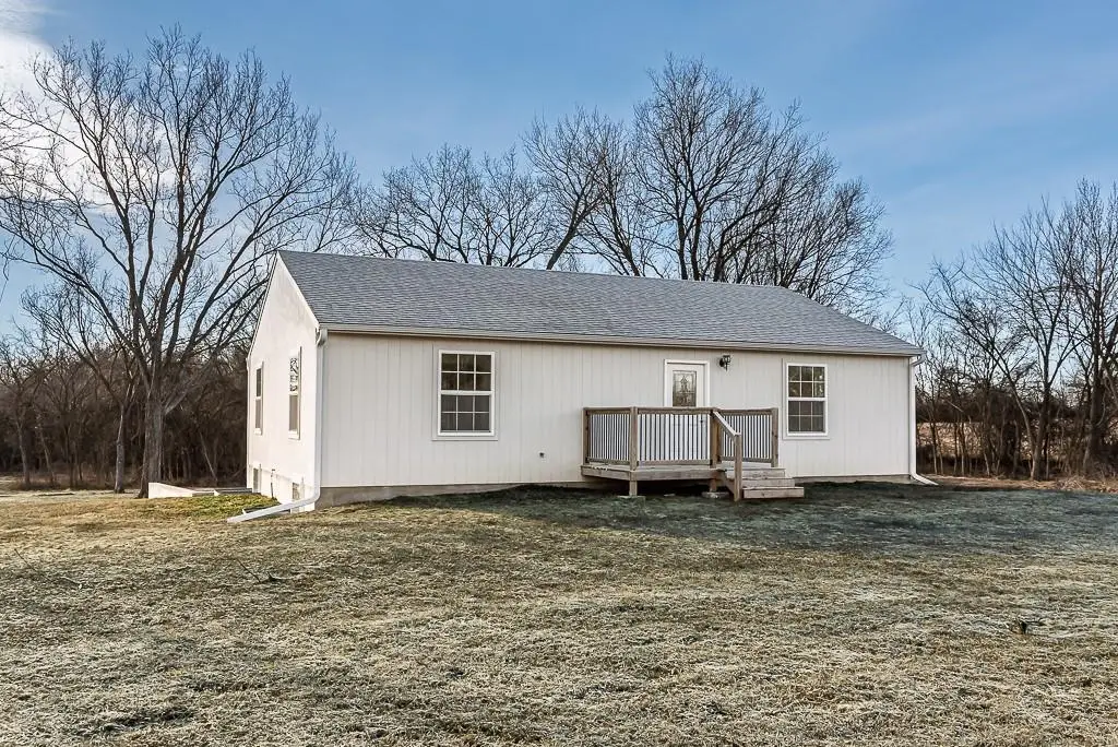 17987 Hollingsworth Road, Tonganoxie, KS 66086 - Image #1