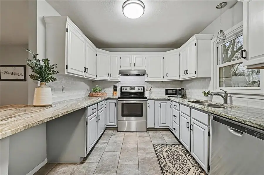 10009 E 68th Street, Raytown, MO 64133 - Image #3