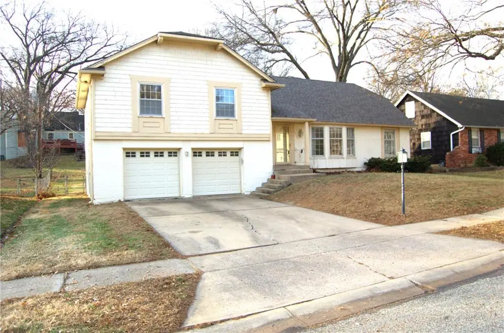 10120 Glenwood Street, Overland Park, KS 66212 - Image #1