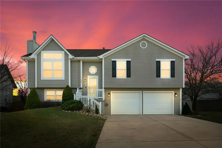 109 E Heritage Drive, Raymore, MO 64083 - Image #2