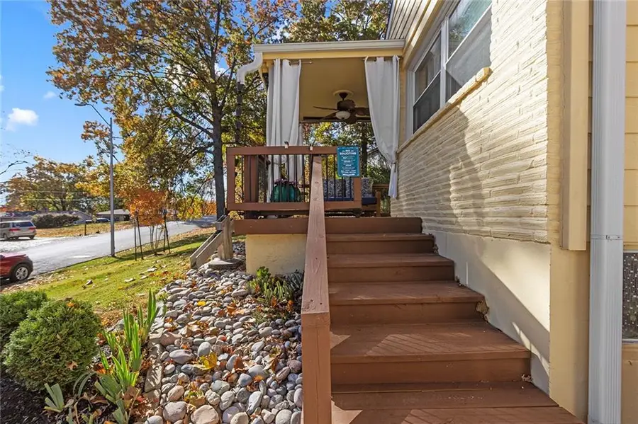 6204 N Robinhood Lane, Kansas City, MO 64151 - #2