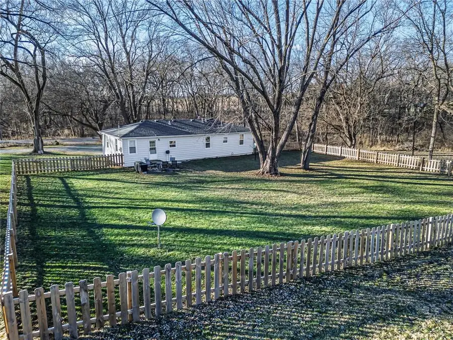 511 N 142nd Street, Bonner Springs, KS 66102 - Image #2