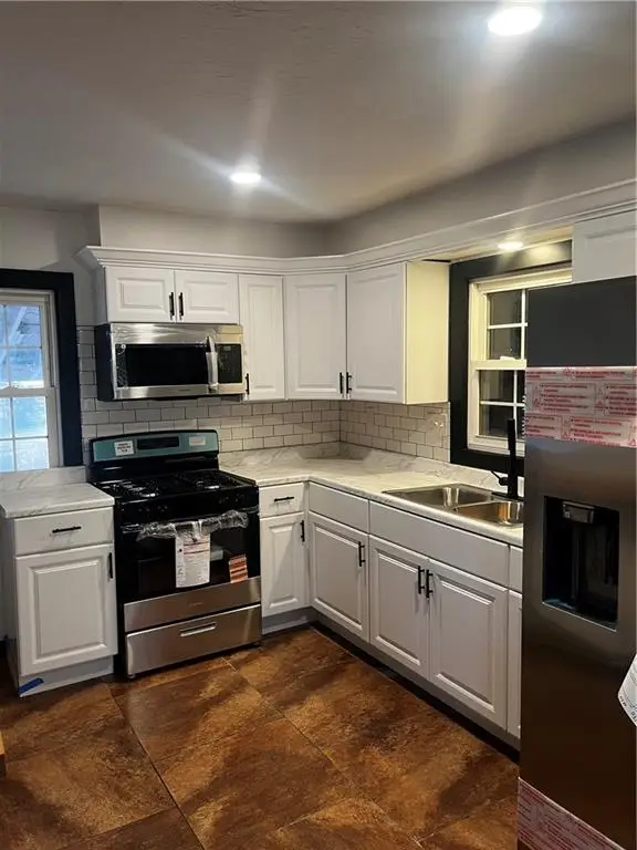 4326 Laurel Avenue, Kansas City, MO 64133 - Image #2