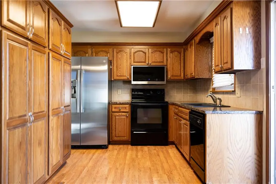 7406 NW Belvidere Parkway, Kansas City, MO 64152 - Image #2