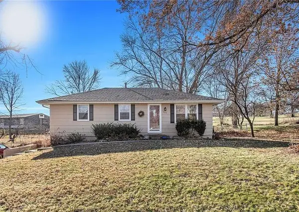 327 Lincoln Drive, Gower, MO 64454