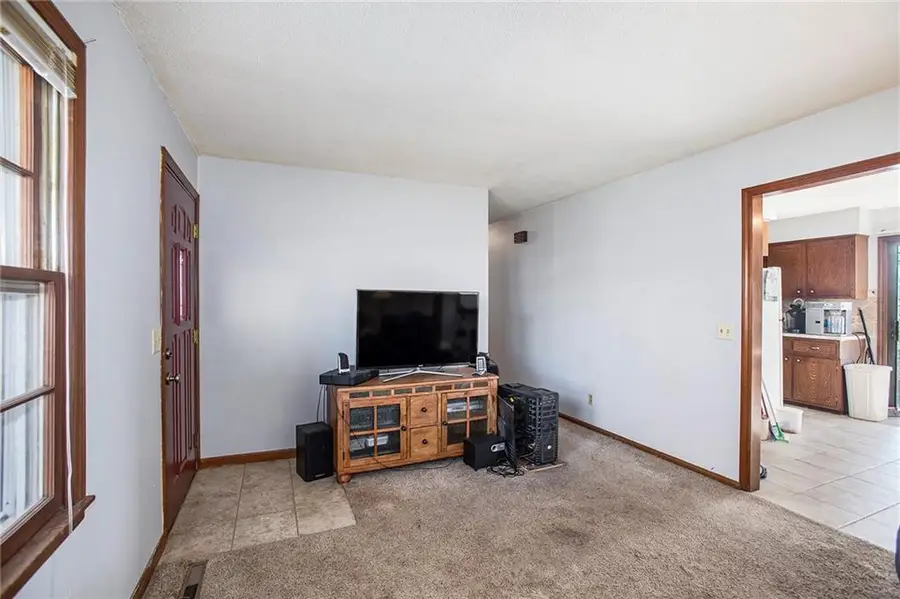 327 Lincoln Drive, Gower, MO 64454 - Image #2