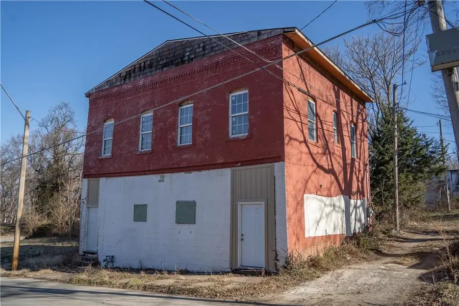 1927 Walrond Avenue, Kansas City, MO 64127 - Image #2