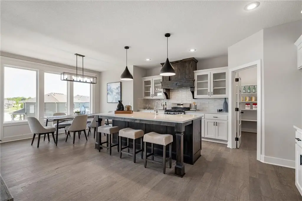 19477 W 114th Terrace, Olathe, KS 66061 - Image #1