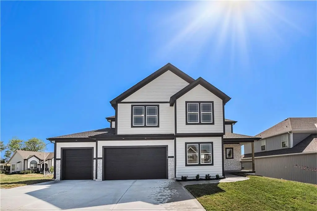 7360 NW Clore Drive, Parkville, MO 64152 - Image #1