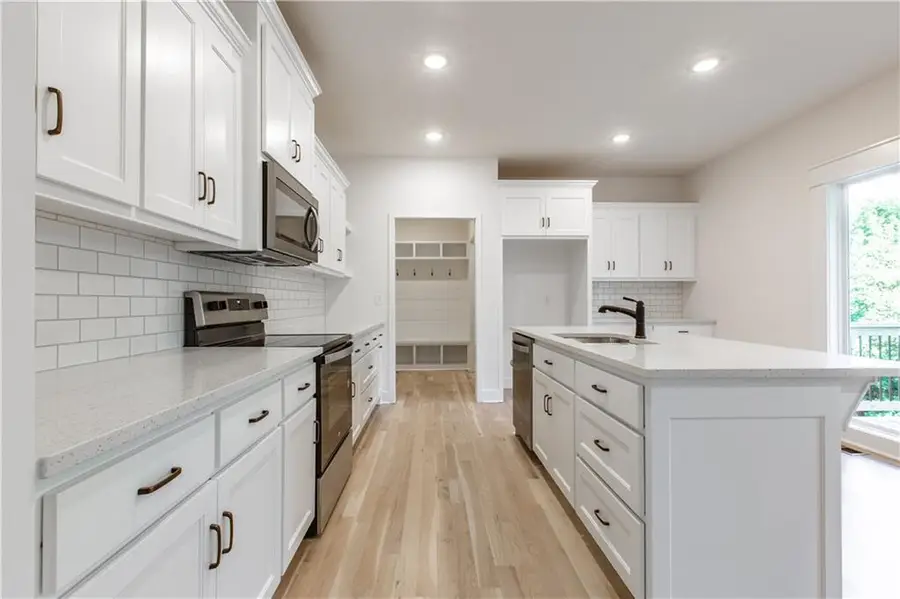 7360 NW Clore Drive, Parkville, MO 64152 - Image #3