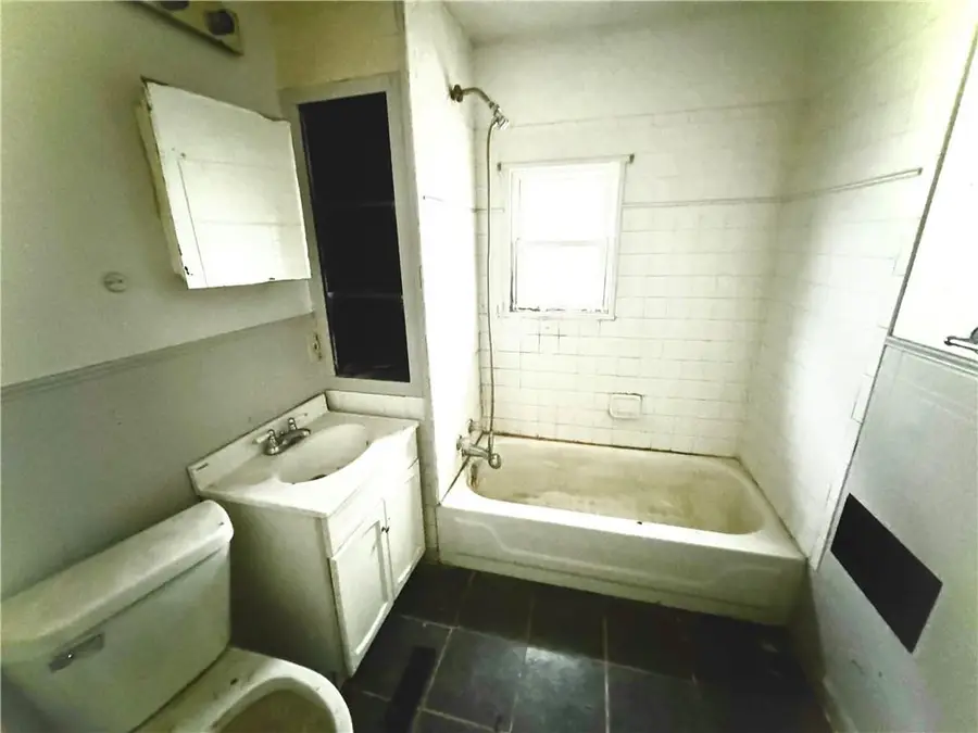 718 Thompson Avenue, Saint Joseph, MO 64504 - Image #3