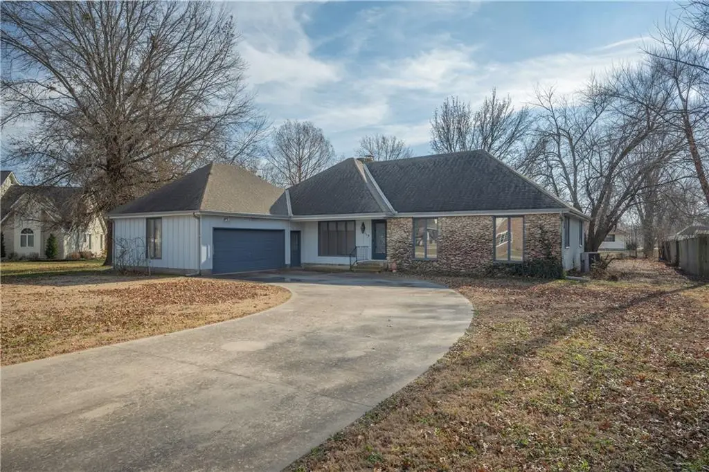 603 Lakeside Court, Girard, KS 66743 - Image #1