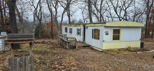 97 Oak Crest Drive, Linn Valley, KS 66040