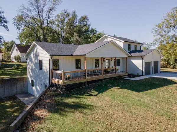 621 Monroe Street, Oskaloosa, KS 66066