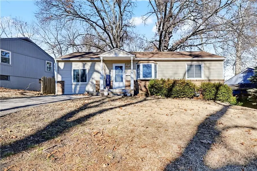 2208 NE 56th Terrace, Gladstone, MO 64118 - #2