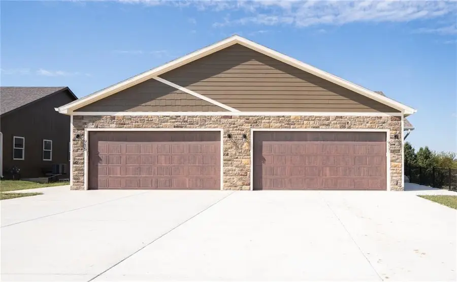 915 Eagle Ridge Drive, Baldwin City, KS 66006 - Image #2
